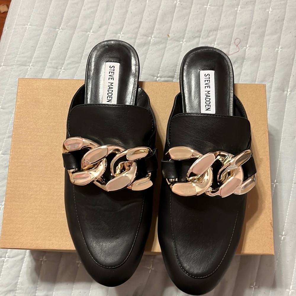 Steve Madden Kiki Black black mule shoe with giant gold chain
